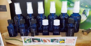 商品登録をしたばかりの「熊野の香り」シリーズ。現在は熊野杉、熊野ヒノキ、色川ヒノキ、クロモジの5種類を展開中。発売以来、地元はもちろん全国から問い合わせが入るほど、着実に知名度は高まっている