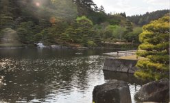 南湖公園内につくられた池泉回遊式日本庭園「翠楽苑（すいらくえん）」
