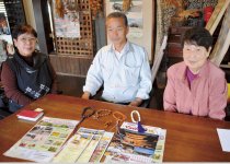 「四日市伝統技能伝承クラブ」のメンバーである (左から)冨田恵さん、牧野省三さん、服部洋子さん
