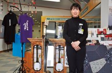 「津軽三味線の特徴は、その力強さにあります」と津軽三味線会館の舛甚富美子さん