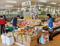 立佞武多の館に隣接する生鮮市場。青森県は三方を海に囲まれており、海の幸に恵まれている