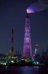 市内の皿倉山から望む北九州の工場群の夜景は、新日本三大夜景にも選定されている。写真は、シンボルとして親しまれている「北九州アイアンツリー」
写真提供：北九州市