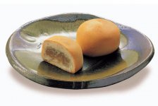 左義長は「とんど饅頭」として、福山を代表する銘菓となっている