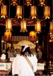 四国八十八カ所霊場の一番札所の霊山寺。一年中白装束に身を包んだお遍路さんや観光客でにぎわう。また、鳴門市内には二番札所の極楽寺もある