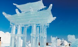 あばしりオホーツク流氷まつり。昨年は50 回目の開催を記念して、プロジェクションマッピングが上映された（写真提供＝網走市観光協会）