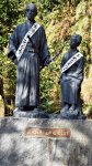 塩浸温泉にある坂本龍馬と、その妻おりょうの像。今年は龍馬が新婚旅行で霧島を訪れてから１５０周年にあたる