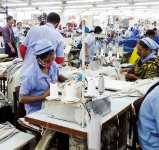 バングラデシュ工場内の縫製部門。ミシンは910台あり、さらに500台の増設を予定