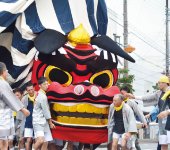 ３年に1 度開催される掛川大祭では、「仁藤の大獅子」の壮麗な舞などが華やかに繰り広げられる。次回は2018（平成30）年10 月開催予定（写真提供：掛川市）