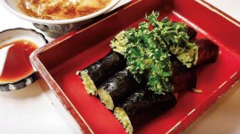 「そば寿司」。クロレラを配合した緑色の麺が特長