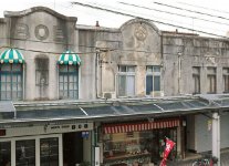 豊岡復興建築群：中心市街地（豊岡駅通商店街やカバンストリートなど）に現存する近代化遺産群