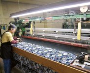 ドイツの伝統的な織物であるシェニール織を、本場の老舗企業から技術と設備すべて移転して生産している