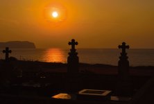 落陽が荘厳で見応えのある「渕ノ元カトリック墓碑群」
©清瀧会頭