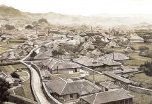 昭和初期の首里城周辺の様子を描いた風景画。煙突が立っているところが泡盛の醸造所