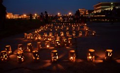 あかりの夕べ：地元の子供たちの手作り灯籠やランプシェード約2000個にあかりが灯され、幻想的な美濃焼のあかりが楽しめる