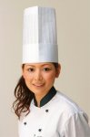 「青豆のドラジェ」の開発に協力してくれたパティシエの柿沢安耶氏。東京・中目黒で世界初の野菜スイーツ専門店「パティスリーポタジエ」を開店