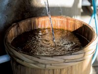 江戸時代から自家水道で蔵から2㎞ほど離れた知多半島の丘陵部の伏流水をひいて、仕込み水に使用。ふくらみのあるまろやかな水で、澤田酒造の酒づくりには欠かせない