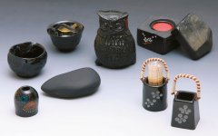 那智黒石：熊野市神川町とその周辺でしか採れない希少性の高い黒石。同黒石の加工品の数々。