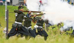 毎年ゴールデンウイークに米沢市で行われる「上杉まつり」に登場する鉄砲隊。福島市や相馬市のイベントに応援参加することも