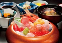 相馬市では津波で被害を受けた松川浦の観光振興のために「復興チャレンジグルメ」を11店舗で開催。さまざまな海鮮料理が味わえる
