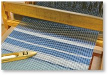 松阪木綿：松阪商人が江戸で販売し、当時大流行。藍染の色と縞模様は粋な風合いで、今でも人気