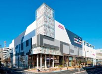 JR岡山駅近くに建つイオンモール岡山のガラス外壁、外構工事など、複数商品の納入でまちづくりへの貢献を目指す