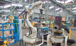 西宮工場内にはファナック、安川電機など7メーカー26台のロボットが常設してある。工場は奥行き200mと広く製造ラインを再現することもできる