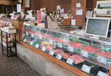 店舗では近江牛をはじめ国産黒毛和牛や豚肉、加工食品などを販売