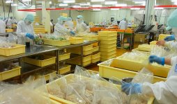 保存料も化学調味料も必要最小限の手づくりがモットーだが、HACCP対応工場として衛生管理や品質管理は徹底している
