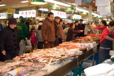和商市場は、月2回の特売日「和商の日」にイベントも企画。釧路駅商店街もその日程で特売日を打ち出し、エリア全体で集客を図る