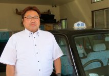 小川タクシー社長の小川喜晴さん。「便利タクシーで、お客さまも飲食店も、そしてうちも、みんなハッピーになれたらと思っています」