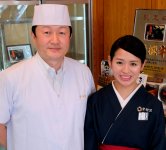 登起波5代目店主の尾﨑仁さん（左）と妻で専務取締役の美聡さん。「米沢牛専門店として、米沢牛の本物の味と心を伝えていきたいと思っています」