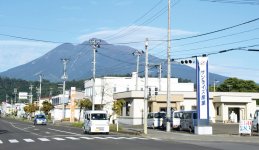 弘前市のサンライズ産業本社は「津軽富士」と呼ばれる岩木山のふもとにある