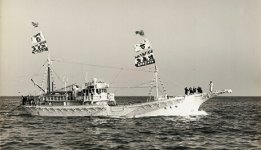 昭和30年、いちまる初めての漁船、第一松友丸の出港