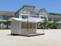 隈研吾氏がデザインした「小屋のワ」は、内装に岡山県産のヒノキを使用