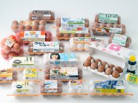 さまざまなパッケージに詰められた同社の鶏卵。山形県内や関東方面のスーパーなどに出荷され、通信販売では全国へ販売