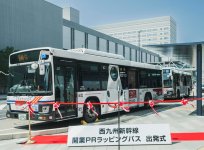 今年4月から運行開始した新幹線開業PRラッピングバス