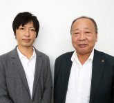 会長の四代目松永金次郎さん（右）と社長の真一郎さん。金次郎さんは江南商工会議所の七代目会頭も務めている
