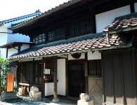 伝統的日本家屋を活用した「公益財団法人 出羽桜美術館」も同社が運営
