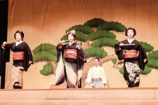和泉流宗家による狂言や会津東山芸妓の舞を披露