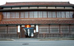 渋川問屋の建物。会津若松は戊辰戦争の火災で江戸時代の建物はほぼ残っていない。古い建物は明治、大正時代のもの
