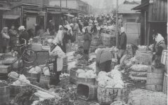 1950年代の沼垂市場通りの朝市