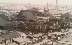 1960年代の沼垂市場通り。通りの裏には寺が並び、その奥には工場地帯が広がっていた