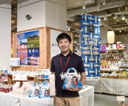 商工会議所職員が富士地域一押しの商品を紹介