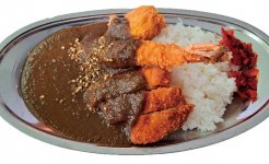 市内の飲食店が考案した「ゴジラ盛りカレー」。公開１カ月の限定メニューだが、注文数385個を記録