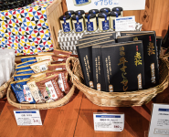 即席かす汁や牛すじカレーなど酒かすを使った商品も紹介