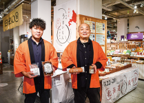 エゾシカ肉のソーセージや黒にんにくなどをアピール