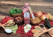 さまざまなジャンルの料理に活用できる「ミドリヤ100年スパイス」