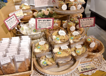 筑西市産の卵や小麦粉を使ったクッキーなど。種類もいろいろ