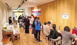 「敦賀・若狭地域の『特産品セット』が当たる抽選会」「若狭塗り箸　美しい伝統工芸体験」の来場客