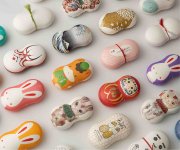 グラフィックを変えると、ダルマやウサギ、ピーナッツなどさまざまなものに見える「くらまえ」の製品